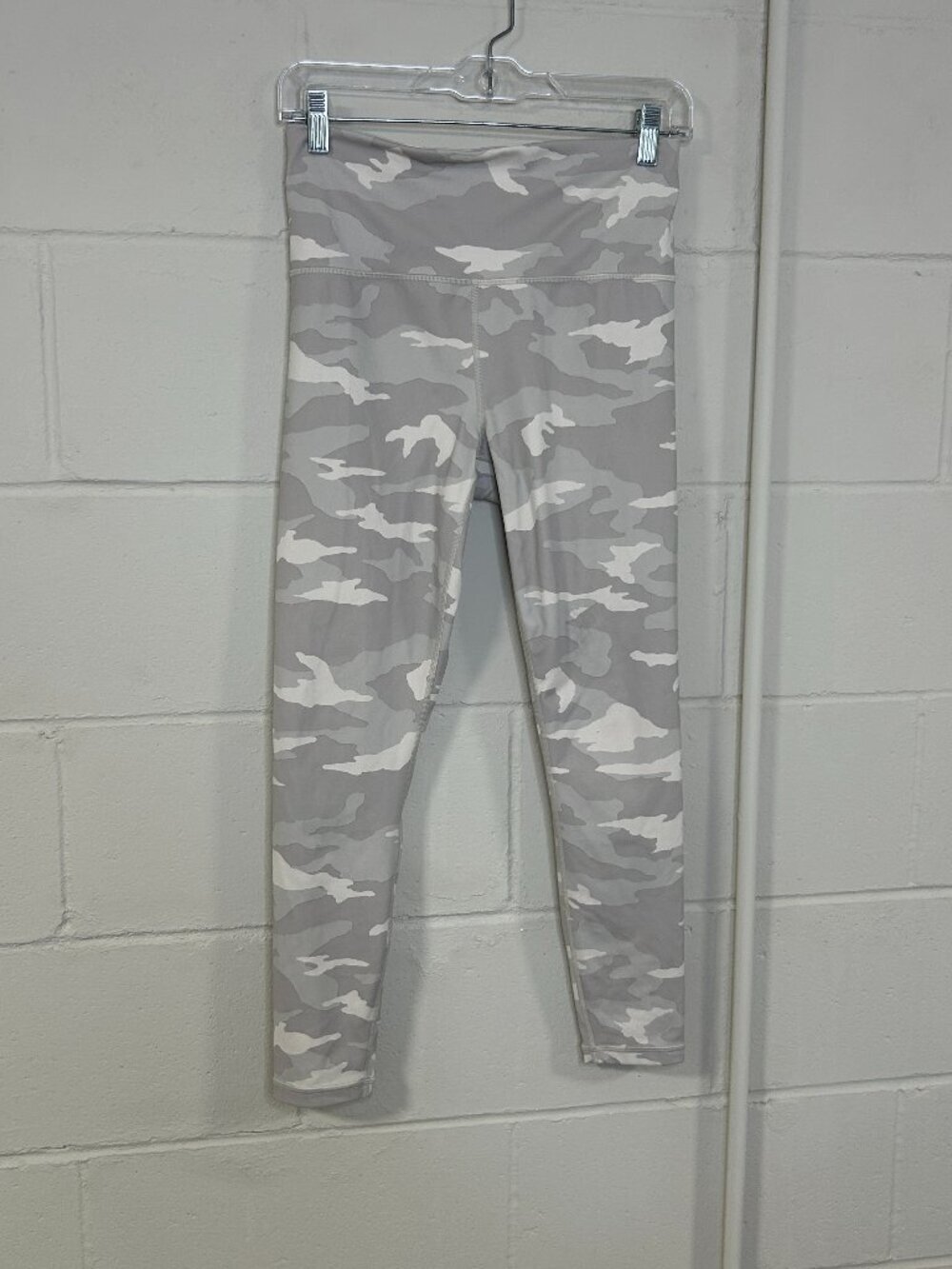 Athleta Leggings Womens Small Elation Camo 7/8 Light Gray Workout Pilates Yoga